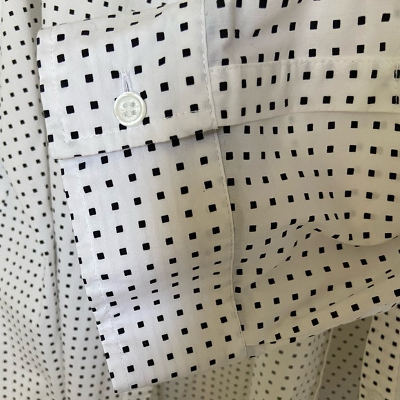 26/28 Avenue Dotted Print Button Up Blouse with 3/4 Sleeve and Shirttail Hem - Picture 7 of 17